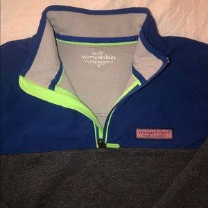 Vineyard vines pull over